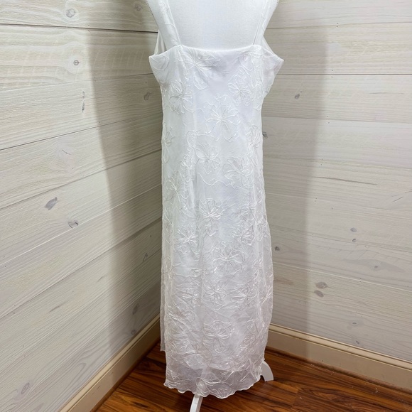 R & M Richards White Embroidered Floral Maxi Dress 16 FREE SHIP - Picture 3 of 4